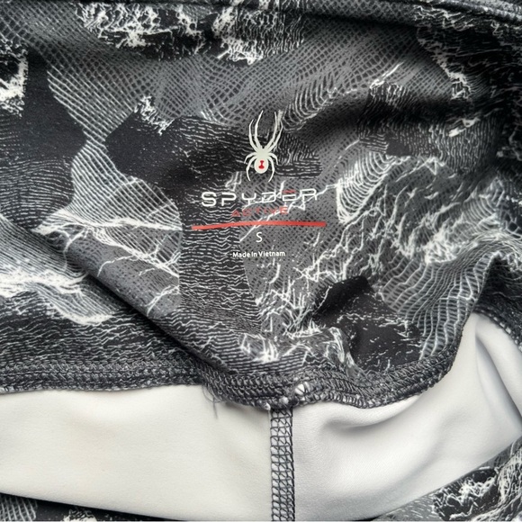 SPYDER ACTIVE- NWT Black and Gray Patterned Leggings Size S - Picture 3 of 7